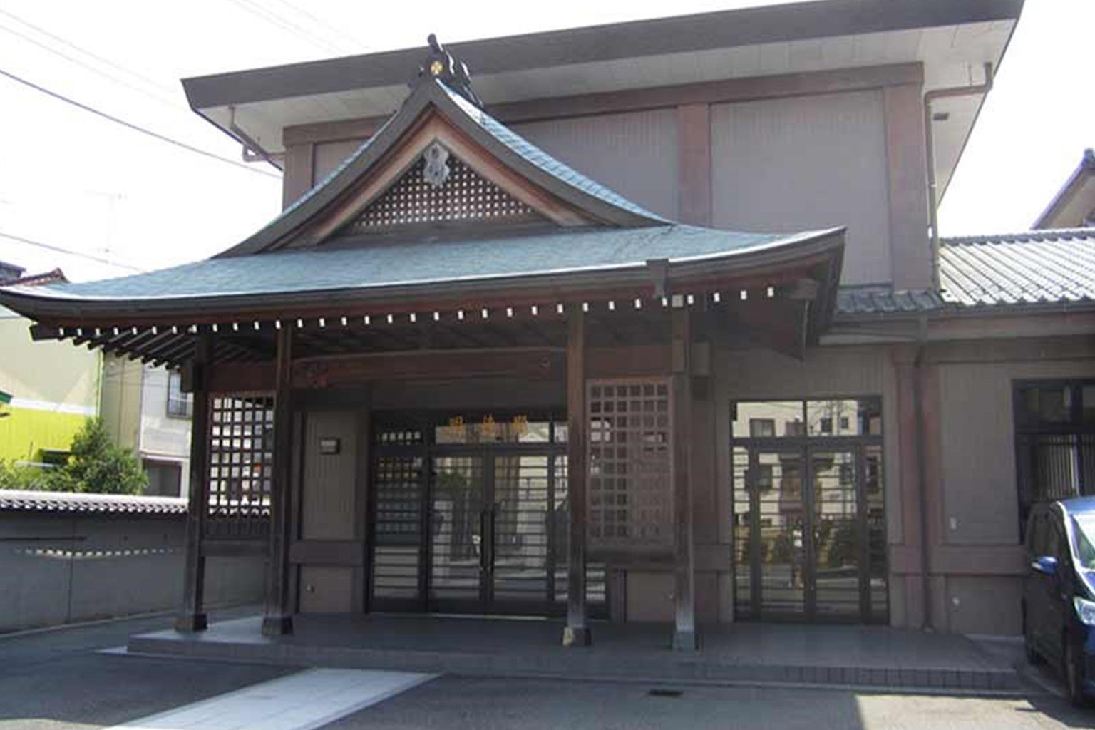 行徳駅前ホールの外観